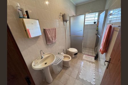 Casa à venda com 100m², 2 quartos e 2 vagas Casa à venda com 100m², 2 quartos e 2 vagasBanheiro