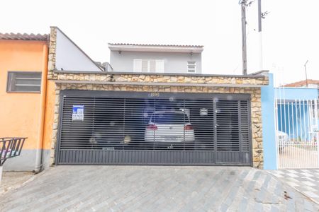 Casa à venda com 260m², 8 quartos e 2 vagas Casa à venda com 260m², 8 quartos e 2 vagasFachada