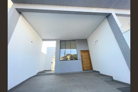 Casa à venda com 130m², 3 quartos e 2 vagasFachada