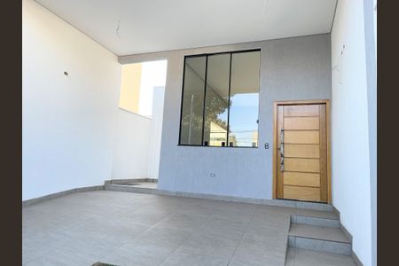 Casa à venda com 130m², 3 quartos e 2 vagasFachada