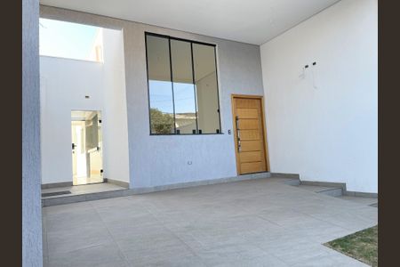 Casa à venda com 130m², 3 quartos e 2 vagasFachada