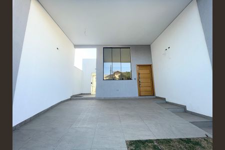 Casa à venda com 130m², 3 quartos e 2 vagasFachada
