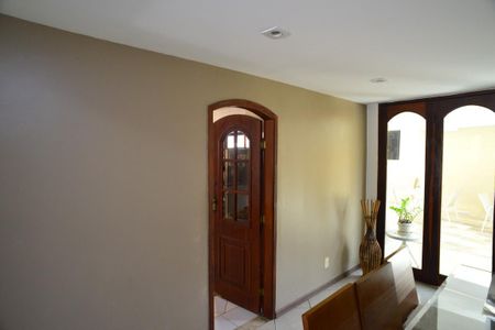 Sala de casa à venda com 4 quartos, 350m² em Barra da Tijuca, Rio de Janeiro