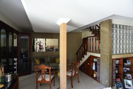 Sala de casa à venda com 4 quartos, 350m² em Barra da Tijuca, Rio de Janeiro