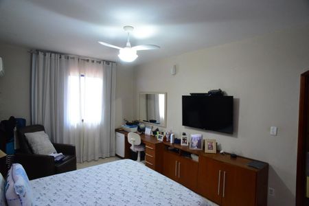 Casa à venda com 350m², 4 quartos e 2 vagasSuíte