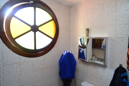 Casa à venda com 350m², 4 quartos e 2 vagasBanheiro da suíte