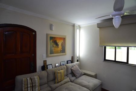 Casa à venda com 350m², 4 quartos e 2 vagasSala