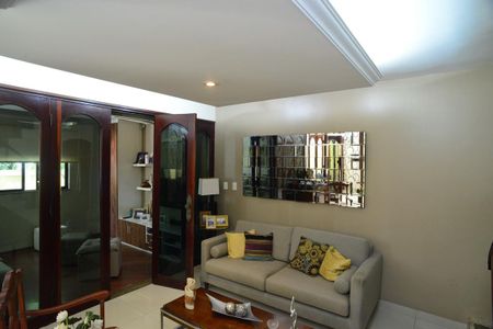 Casa à venda com 350m², 4 quartos e 2 vagasSala