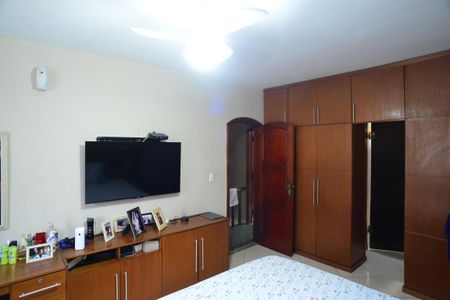 Casa à venda com 350m², 4 quartos e 2 vagasSuíte