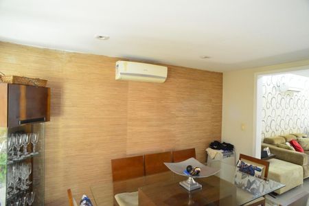 Casa à venda com 350m², 4 quartos e 2 vagasSala