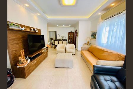 Casa à venda com 4 quartos, 180m² em Vargem Pequena, Rio de Janeiro