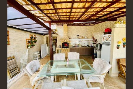 Casa à venda com 4 quartos, 180m² em Vargem Pequena, Rio de Janeiro