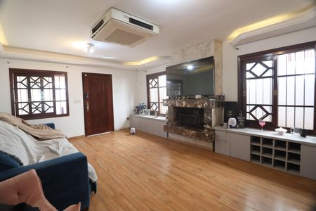 Sala de casa para alugar com 5 quartos, 355m² em Centro, Canoas