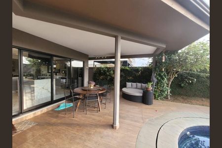 Casa à venda com 260m², 3 quartos e 4 vagasVaranda da Cozinha