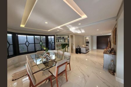 Casa à venda com 260m², 3 quartos e 4 vagasSala