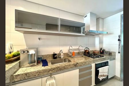 Apartamento à venda com 131m², 4 quartos e 3 vagas