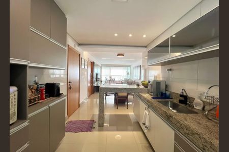 Apartamento à venda com 131m², 4 quartos e 3 vagas