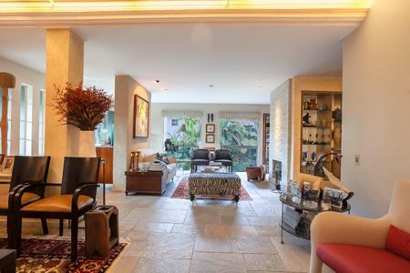 Casa à venda com 4 quartos, 390m² em Pacaembu, São Paulo