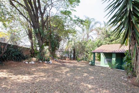 Casa à venda com 243m², 2 quartos e 6 vagas Casa à venda com 243m², 2 quartos e 6 vagasQuintal