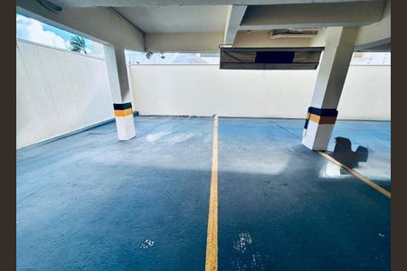 Garagem de apartamento para alugar com 3 quartos, 59m² em Cazeca, Uberlândia