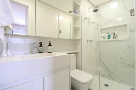 Apartamento à venda com 83m², 2 quartos e 2 vagasBanheiro da Suíte