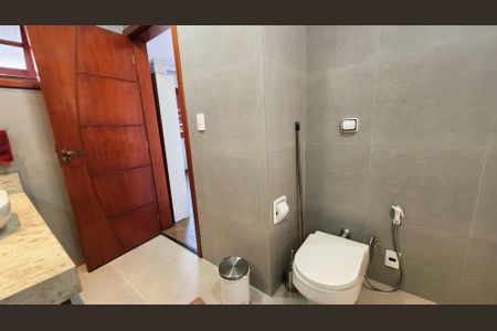 Casa para alugar com 180m², 3 quartos e 2 vagas Casa para alugar com 180m², 3 quartos e 2 vagasBanheiro da Suíte