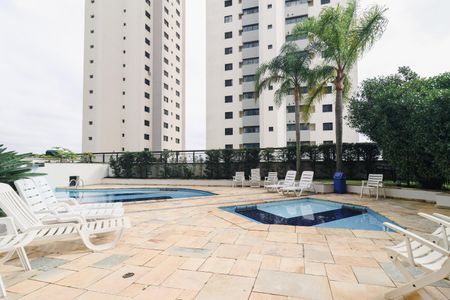 Apartamento à venda com 94m², 2 quartos e 1 vaga Apartamento à venda com 94m², 2 quartos e 1 vagaÁrea comum - Piscina