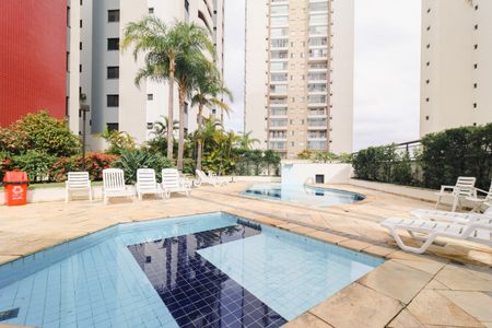 Apartamento à venda com 94m², 2 quartos e 1 vaga Apartamento à venda com 94m², 2 quartos e 1 vagaÁrea comum - Piscina