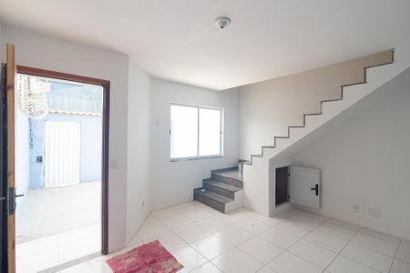 Sala de casa para alugar com 2 quartos, 75m² em Guaratiba, Rio de Janeiro