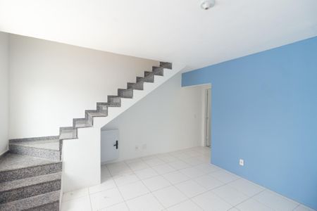 Sala de casa para alugar com 2 quartos, 75m² em Guaratiba, Rio de Janeiro