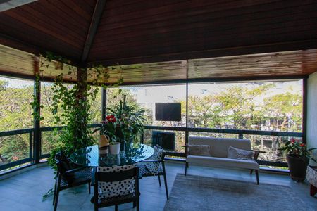 Apartamento à venda com 360m², 4 quartos e 2 vagas Apartamento à venda com 360m², 4 quartos e 2 vagasVaranda