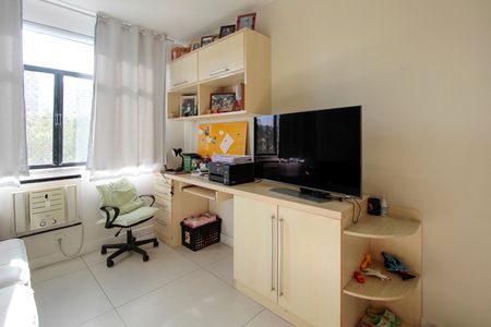 Apartamento à venda com 360m², 4 quartos e 2 vagas Apartamento à venda com 360m², 4 quartos e 2 vagasQuarto 2