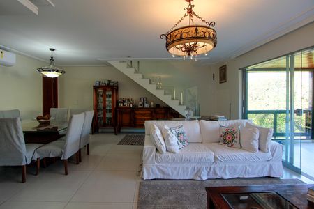 Apartamento à venda com 360m², 4 quartos e 2 vagas Apartamento à venda com 360m², 4 quartos e 2 vagasSala