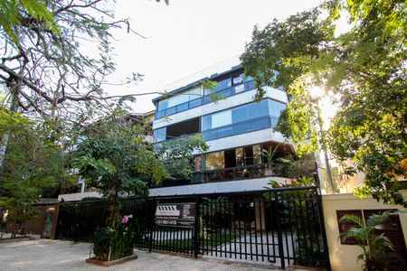 Apartamento à venda com 360m², 4 quartos e 2 vagas Apartamento à venda com 360m², 4 quartos e 2 vagasFachada