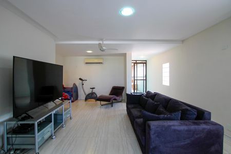 Apartamento à venda com 360m², 4 quartos e 2 vagas Apartamento à venda com 360m², 4 quartos e 2 vagasSala de TV