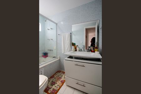 Apartamento à venda com 360m², 4 quartos e 2 vagas Apartamento à venda com 360m², 4 quartos e 2 vagasBanheiro Social 1