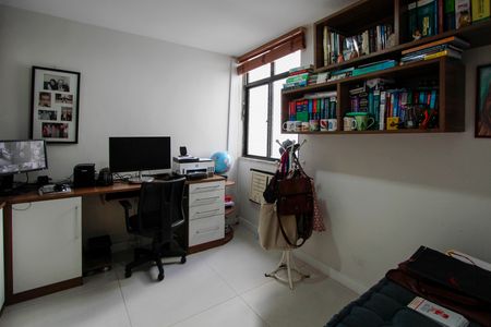 Apartamento à venda com 360m², 4 quartos e 2 vagas Apartamento à venda com 360m², 4 quartos e 2 vagasQuarto 1