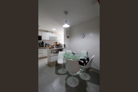 Apartamento à venda com 360m², 4 quartos e 2 vagas Apartamento à venda com 360m², 4 quartos e 2 vagasCozinha