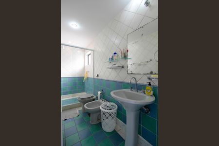 Apartamento à venda com 360m², 4 quartos e 2 vagas Apartamento à venda com 360m², 4 quartos e 2 vagasBanheiro Social 2