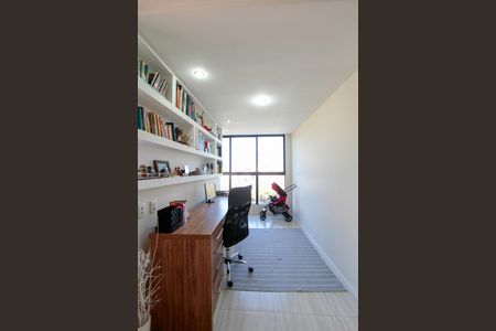 Apartamento à venda com 360m², 4 quartos e 2 vagas Apartamento à venda com 360m², 4 quartos e 2 vagasEscritório