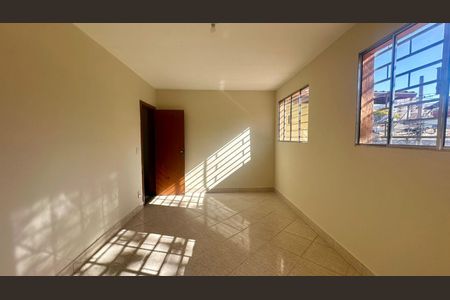 Quarto de casa para alugar com 3 quartos, 200m² em Cinquentenario, Belo Horizonte