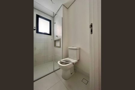 Banheiro de kitnet/studio para alugar com 1 quarto, 43m² em Centro, Campinas