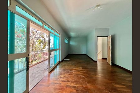 Sala 1 de casa para alugar com 5 quartos, 500m² em Parque São Quirino, Campinas