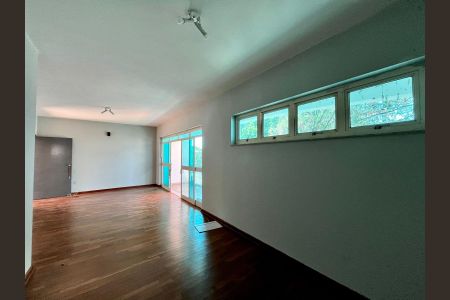 Casa à venda com 500m², 5 quartos e 2 vagas Casa à venda com 500m², 5 quartos e 2 vagasSala 1