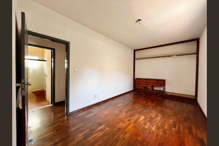 Casa à venda com 500m², 5 quartos e 2 vagas Casa à venda com 500m², 5 quartos e 2 vagasSuíte 1