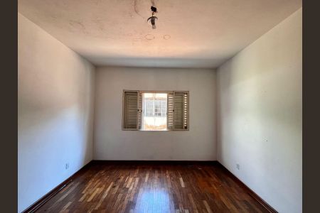 Casa à venda com 500m², 5 quartos e 2 vagas Casa à venda com 500m², 5 quartos e 2 vagasQuarto 2