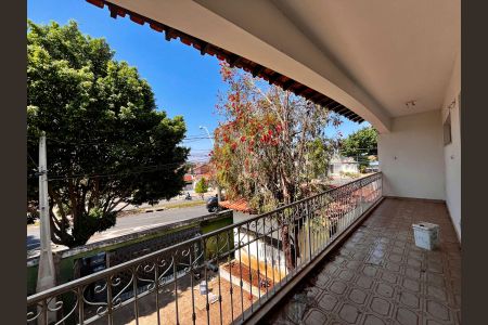 Sacada de casa para alugar com 5 quartos, 500m² em Parque São Quirino, Campinas