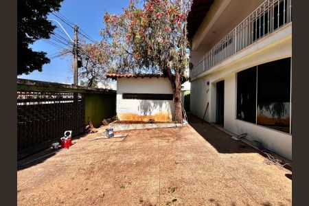 Casa à venda com 500m², 5 quartos e 2 vagas Casa à venda com 500m², 5 quartos e 2 vagasFachada da Casa