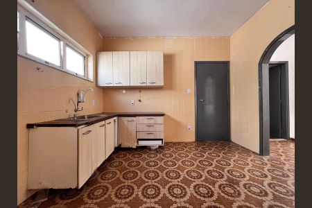 Casa à venda com 500m², 5 quartos e 2 vagas Casa à venda com 500m², 5 quartos e 2 vagasCozinha