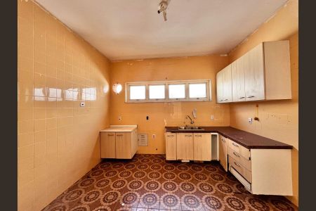 Casa à venda com 500m², 5 quartos e 2 vagas Casa à venda com 500m², 5 quartos e 2 vagasCozinha